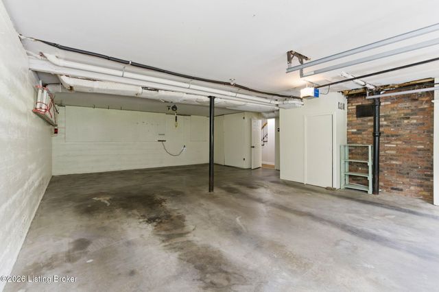 7814 Crown Top Rd, Louisville, KY 40241