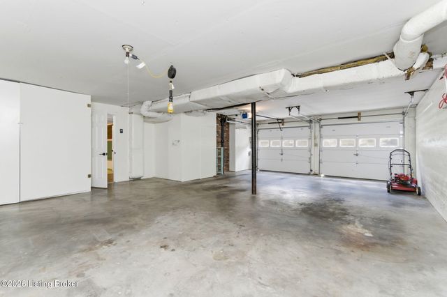 7814 Crown Top Rd, Louisville, KY 40241