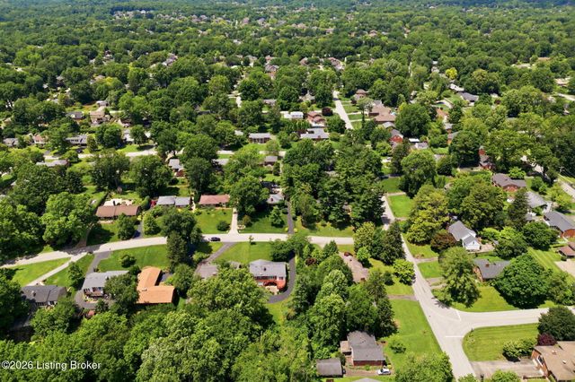 7814 Crown Top Rd, Louisville, KY 40241