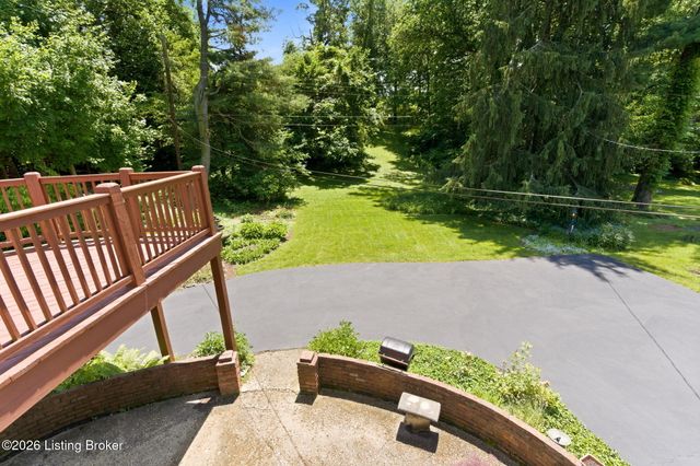 7814 Crown Top Rd, Louisville, KY 40241