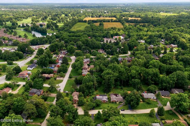 7814 Crown Top Rd, Louisville, KY 40241