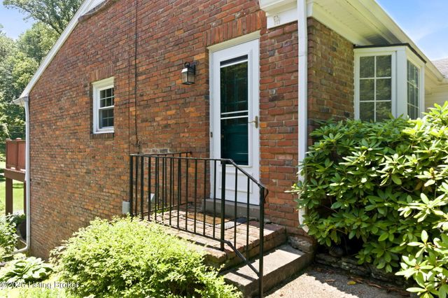 7814 Crown Top Rd, Louisville, KY 40241