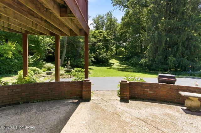 7814 Crown Top Rd, Louisville, KY 40241