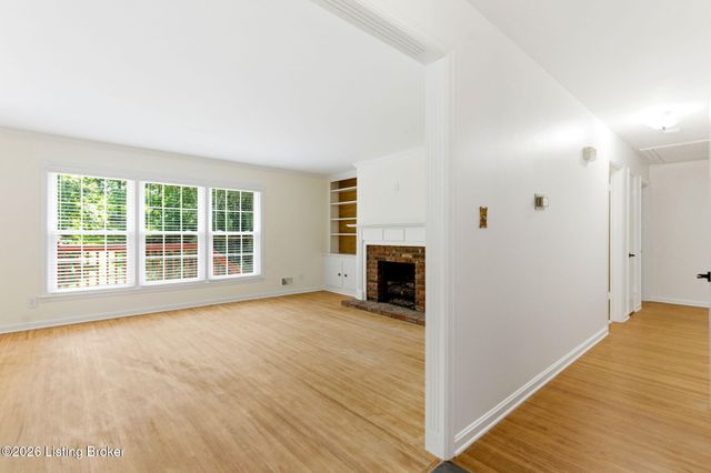 7814 Crown Top Rd, Louisville, KY 40241