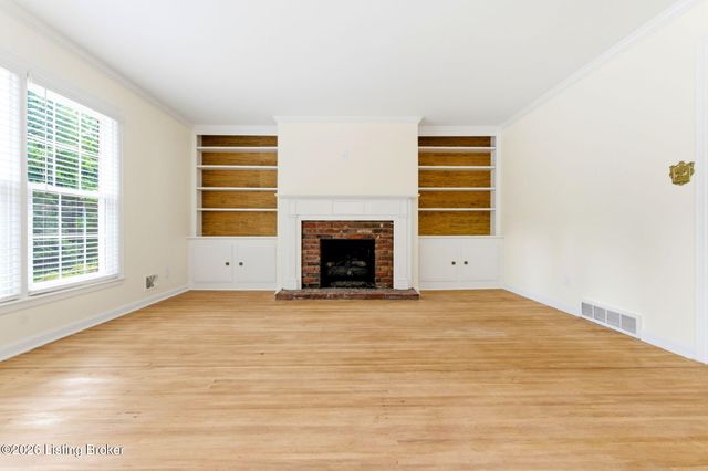7814 Crown Top Rd, Louisville, KY 40241