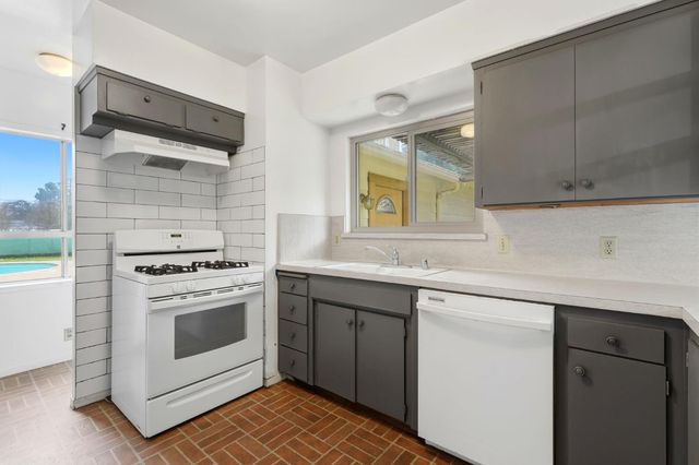 5431 E Liberty Avenue, Fresno, CA 93727