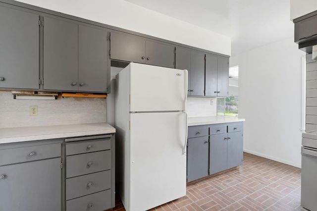 5431 E Liberty Avenue, Fresno, CA 93727