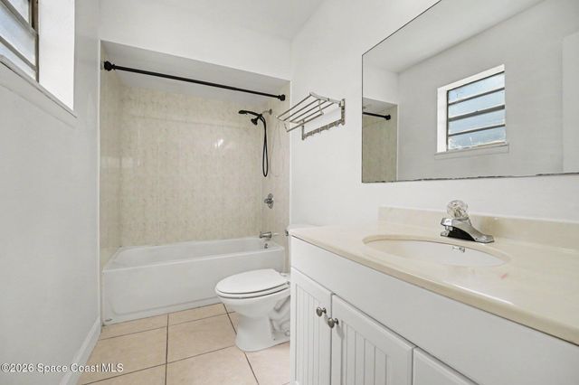 901 Grandeur Street SE, Palm Bay, FL 32909
