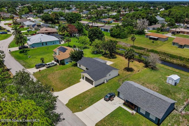 901 Grandeur Street SE, Palm Bay, FL 32909