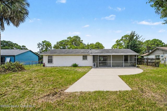 901 Grandeur Street SE, Palm Bay, FL 32909