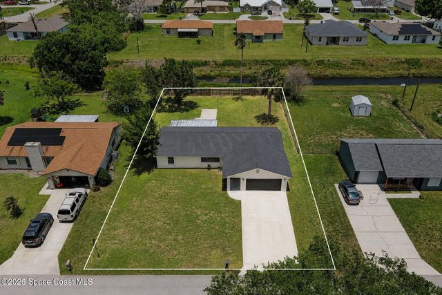 901 Grandeur Street SE, Palm Bay, FL 32909