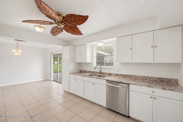 901 Grandeur Street SE, Palm Bay, FL 32909