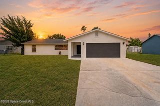901 Grandeur Street SE, Palm Bay, FL 32909