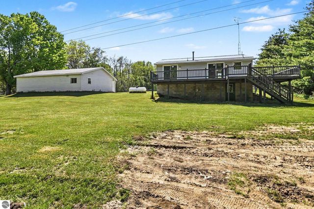 7032 N Woodruff Road, Weidman, MI 48893