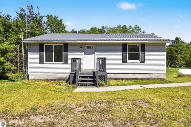 7032 N Woodruff Road, Weidman, MI 48893