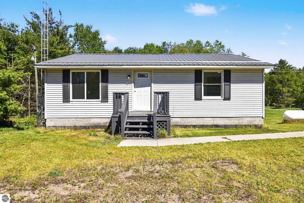 Image 2 of property listing at 7032 N Woodruff Road, Weidman, MI 48893