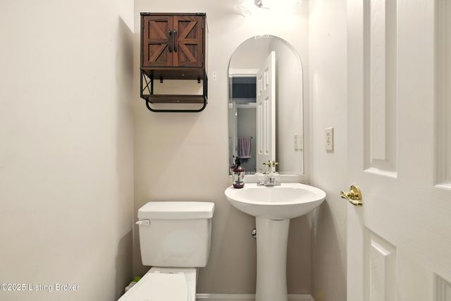 225 Crescent Hill Pl APT 105, Louisville, KY 40206