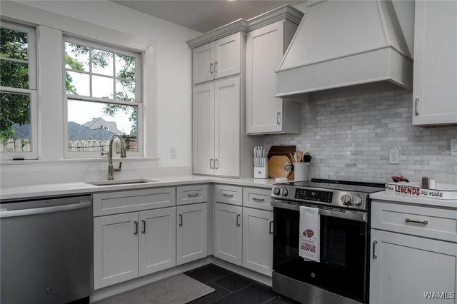 2010 Paul W Bryant Drive, Tuscaloosa, AL 35401