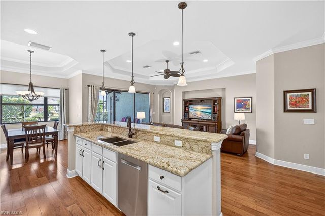 1489 Serrano CIR, Naples, FL 34105