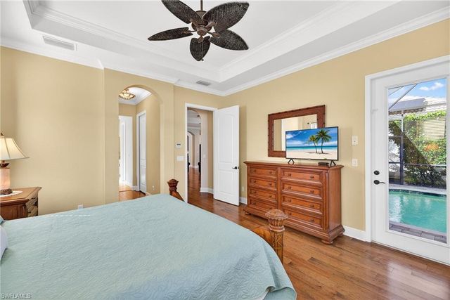 1489 Serrano CIR, Naples, FL 34105