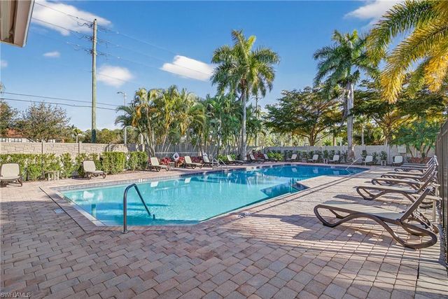 1489 Serrano CIR, Naples, FL 34105