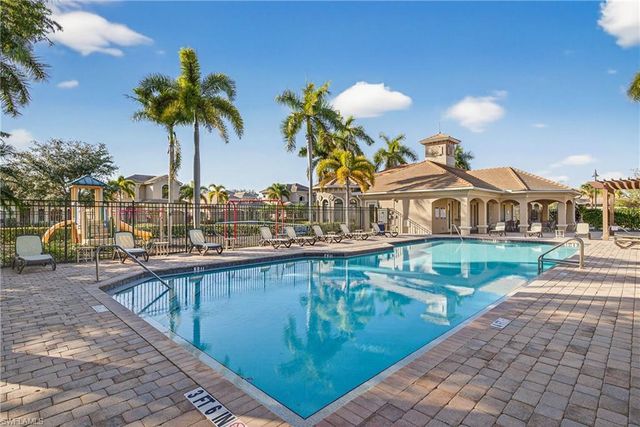 1489 Serrano CIR, Naples, FL 34105