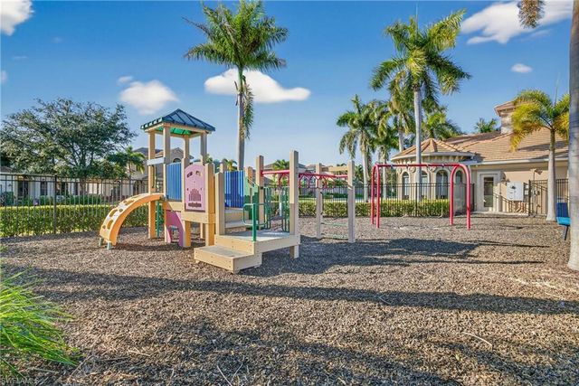 1489 Serrano CIR, Naples, FL 34105