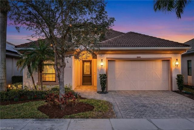 1489 Serrano CIR, Naples, FL 34105