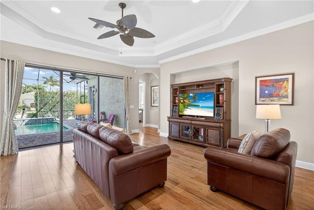 1489 Serrano CIR, Naples, FL 34105