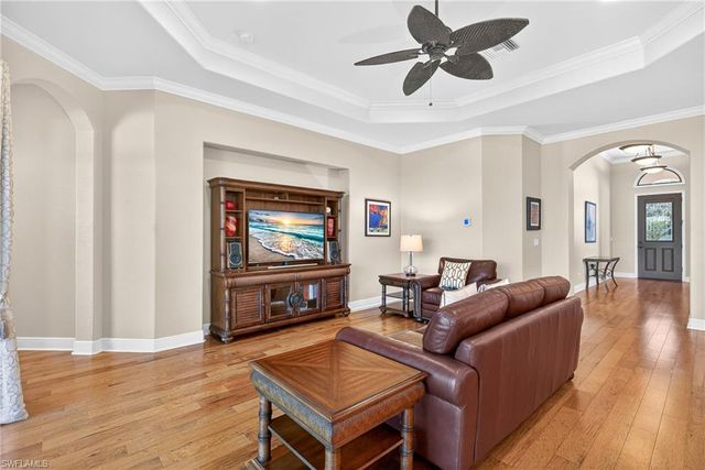 1489 Serrano CIR, Naples, FL 34105