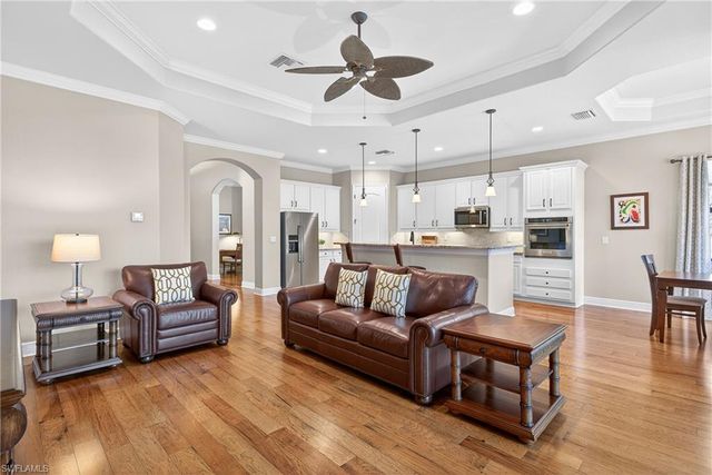 1489 Serrano CIR, Naples, FL 34105