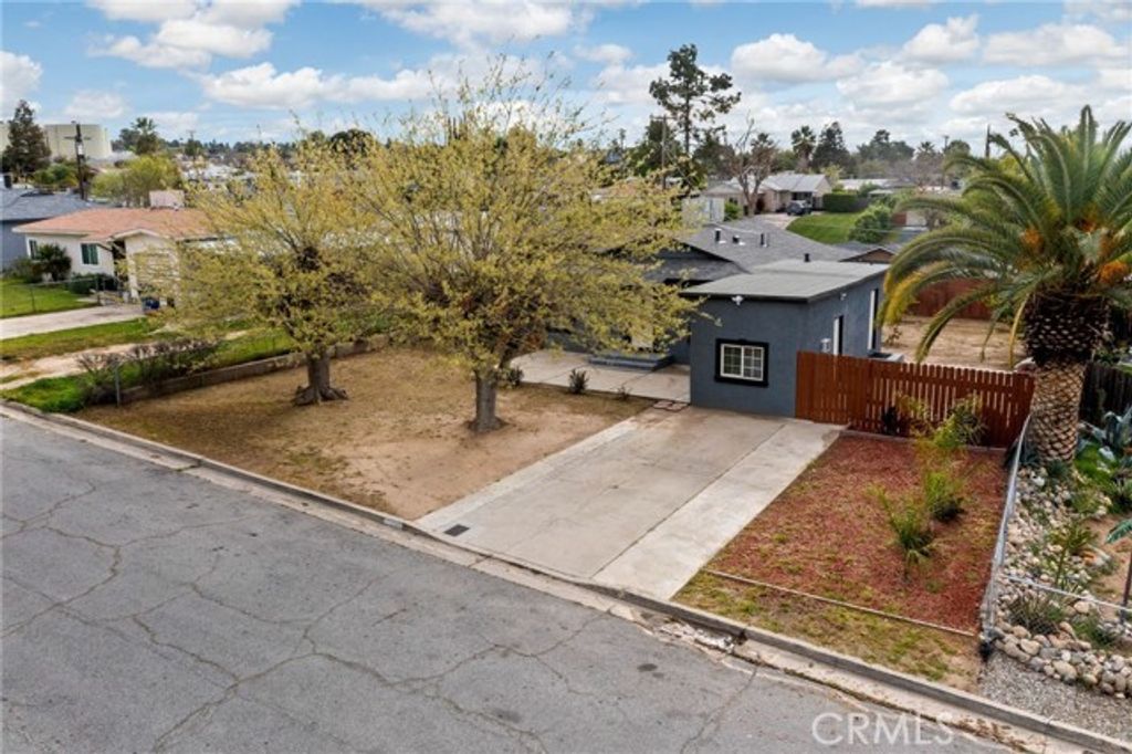 2935 Shelly Lane, Bakersfield, CA 93306