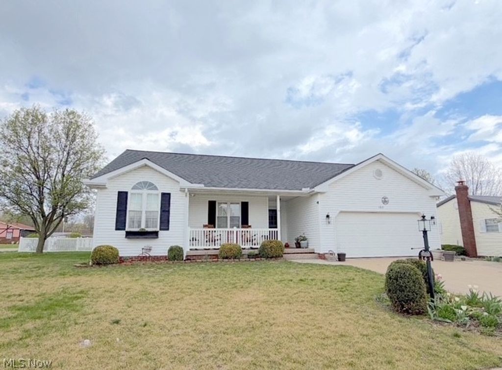 163 Bob Ed Harris Avenue SW, New Philadelphia, OH 44663