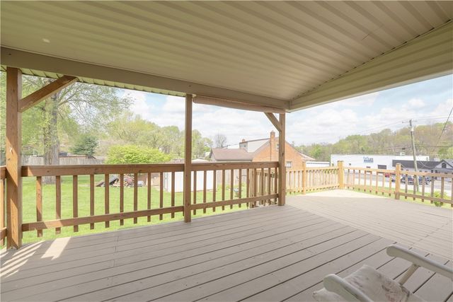 203 George St, Jeannette, PA 15644