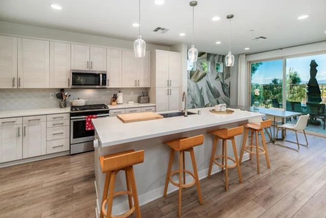 1244 Via Candelas, Oceanside, CA 92056