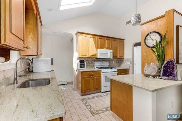 127 Old Tappan Road, Old Tappan, NJ 07675