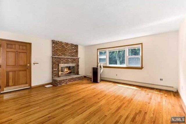 127 Old Tappan Road, Old Tappan, NJ 07675