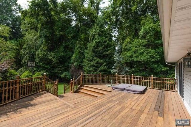 127 Old Tappan Road, Old Tappan, NJ 07675
