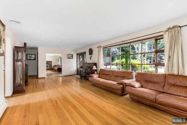 127 Old Tappan Road, Old Tappan, NJ 07675