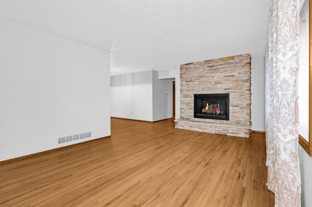 2013 Jade Lane, Eagan, MN 55122