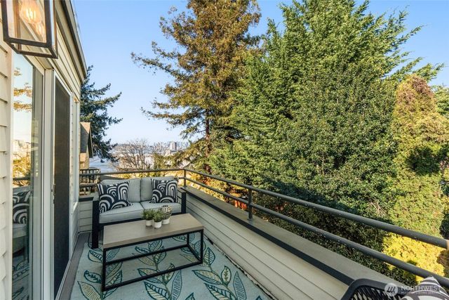 3708 20th Avenue SW, Seattle, WA 98106