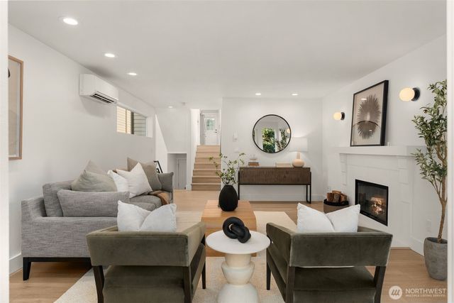 3708 20th Avenue SW, Seattle, WA 98106