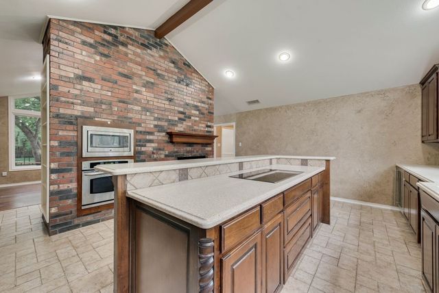 4500 Hacienda Drive, Arlington, TX 76017
