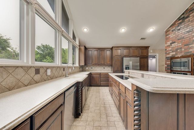 4500 Hacienda Drive, Arlington, TX 76017