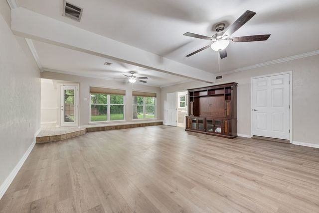 4500 Hacienda Drive, Arlington, TX 76017