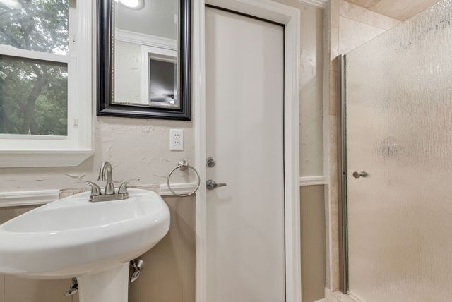 4500 Hacienda Drive, Arlington, TX 76017