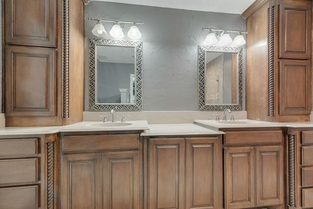 4500 Hacienda Drive, Arlington, TX 76017