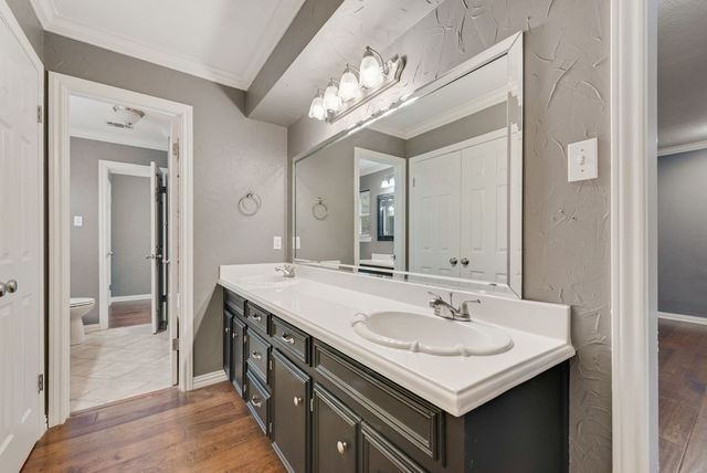 4500 Hacienda Drive, Arlington, TX 76017
