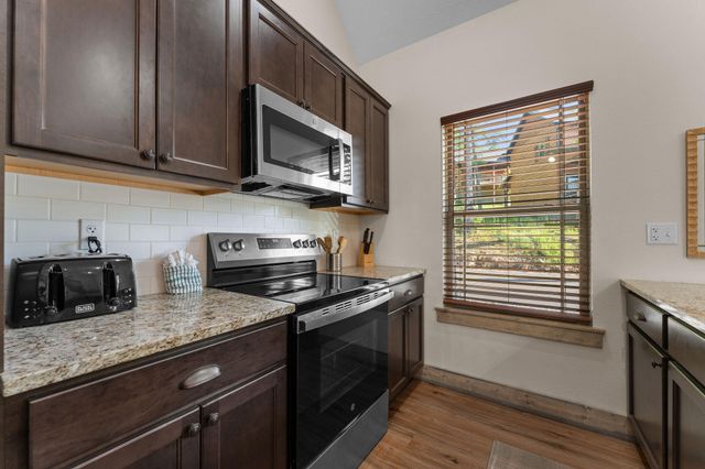 172 Ravine Roadway 30, Hollister, MO 65672
