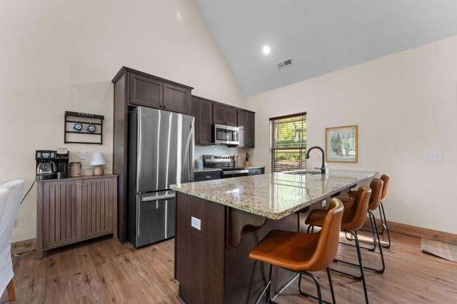 172 Ravine Roadway 30, Hollister, MO 65672